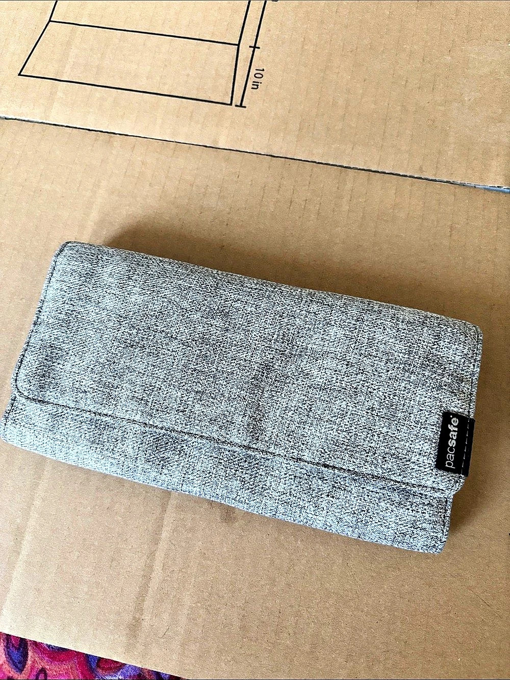 pacsafe RFIDsafe V150 Anti-Theft Compact Organizer Travel Wallet Gray